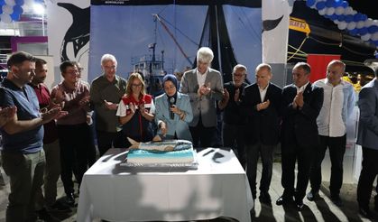 Rize'de hamsi şeklinde pasta kesildi, sezon açıldı