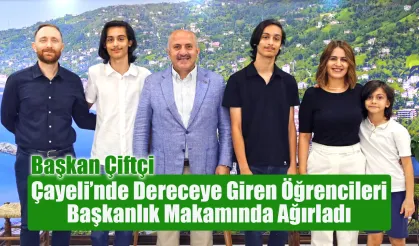 Çayeli’nde dereceye giren öğrenciler başkanlık makamında ağırlandı