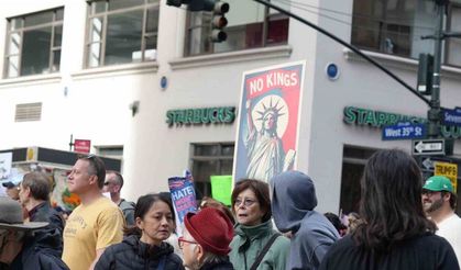 New York’ta on binlerce kişi "Krallara Hayır" protestolarında Trump yönetimini eleştirdi