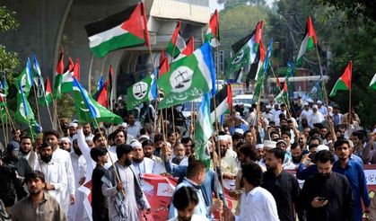 Pakistan’da İsrail’in Küresel Sumud Filosu’na müdahalesi protesto edildi