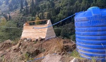 Ayder Yaylası’nda mezar görünümlü su deposu görenleri şaşırtıyor