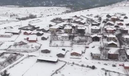 Çankırı'nın yüksek kesimlerinde kar yağışı etkili oluyor