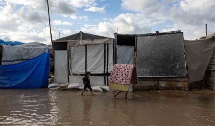 Gazze’yi vuran fırtınada 12 kişi hayatını kaybetti, 27 binden fazla çadır hasar gördü
