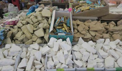 Kırgızistan’da vitamin ve mineral kaynağı olarak tüketilen toprak: Gulboto