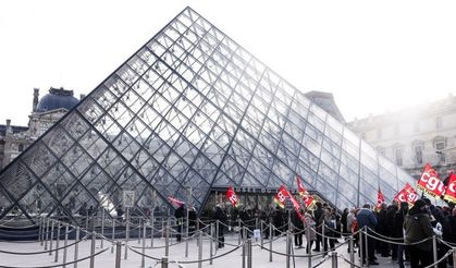 Louvre Müzesi grevi uzatma kararı aldı