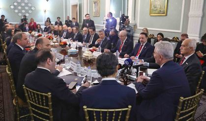 Bakan Bolat, Birleşik Krallık'ta faaliyet gösteren Türk iş adamlarıyla buluştu