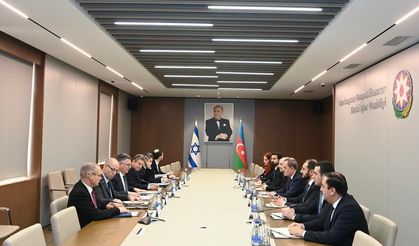 İsrail Dışişleri Bakanı Saar, Azerbaycan Dışişleri Bakanı Bayramov ile bir araya geldi