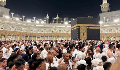Kabe'de tarihi yoğunluk: 12 milyonluk rekorun ardından yeni yılda insan seli