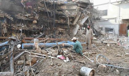 Pakistan'daki AVM yangınında can kaybı 60'a yükseldi