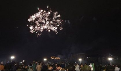 Suriyeliler Emevi Meydanı'nda 2026'ya coşkuyla girdi