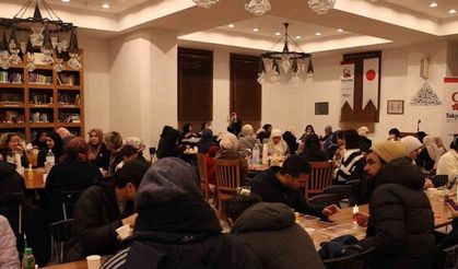 Japonya'daki Tokyo Camii'nde iftar sevinci