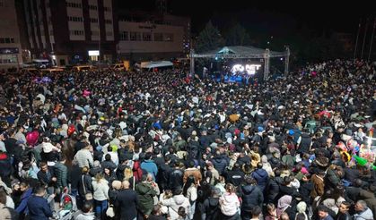 Kırıkkale'de Hüseyin Kağıt konserine binlerce kişi akın etti