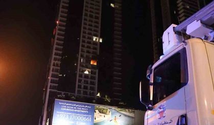 İran, Bahreyn'de otel ve 2 konutu hedef aldı