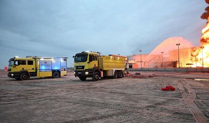 İran, Bahreyn'de yakıt tanklarını vurdu