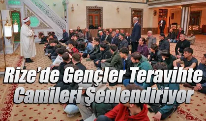 Rize'de Gençler Teravihte Camileri Şenlendiriyor