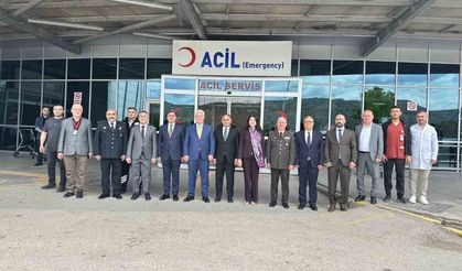 Çankırı'da protokol üyeleri, bayramda çalışan kurum personelleriyle bayramlaştı