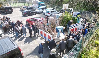 Rize'de kurdukları dernekle 6500 meyve fidanı dağıttılar
