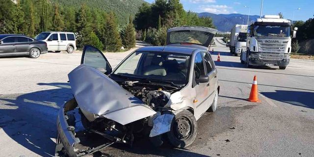 Burdur’da trafik kazası: 6’sı çocuk 13 yaralı