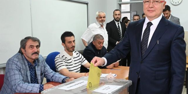 AK Parti İl Başkanı Davut Gürkan oyunu kullandı