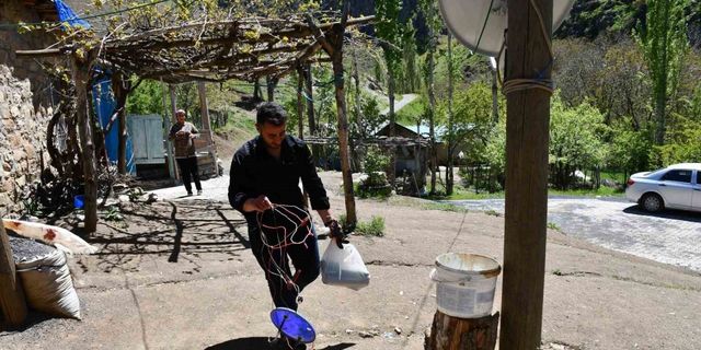 Beytüşşebap’ta elektrik bölümü üniversite öğrencisi yaptığı çalışmalarla köylerin ihtiyacını karşılıyor