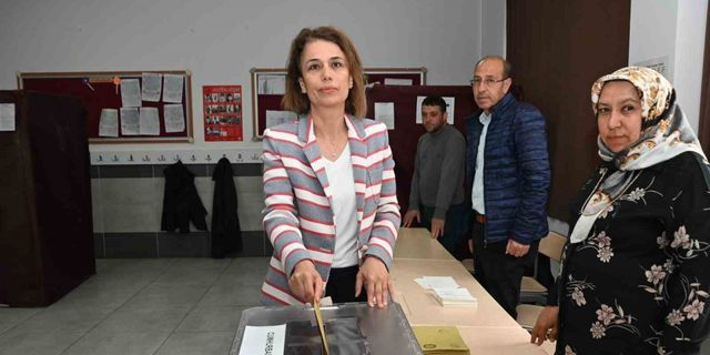 Vali Becel oyunu kullandı