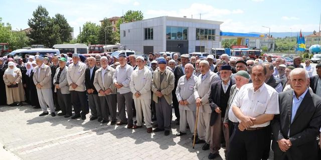Başkan Sarıcaoğlu hacı adaylarını dualarla yolcu etti