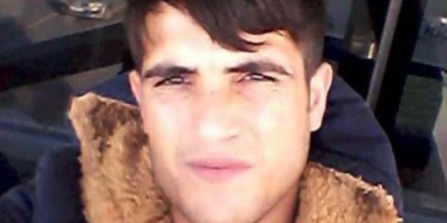 Otomobil yolun karşısına geçen gence çarptı : 1 ölü