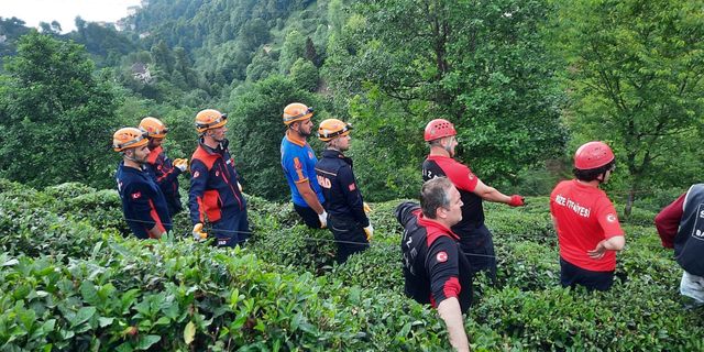 Rize’de 175 metre yükseklikteki teleferikte mahsur kaldı