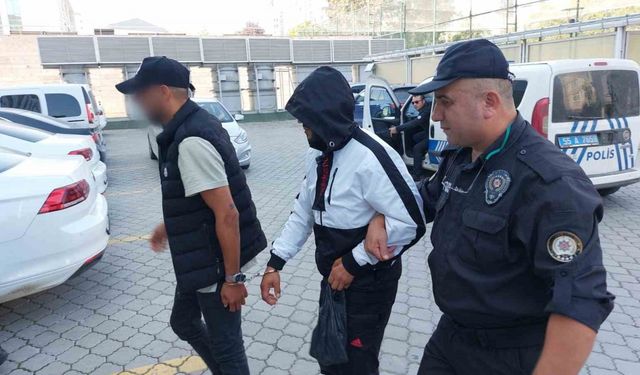 Evden hırsızlık yapan 2 kişi yakalandı