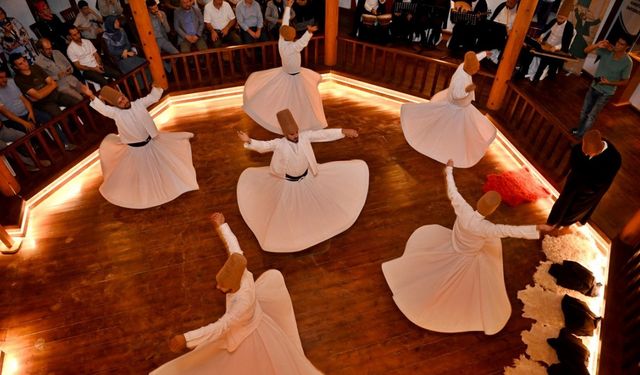 Mevlana vefatının 750. yıldönümünde taş mescitte anıldı