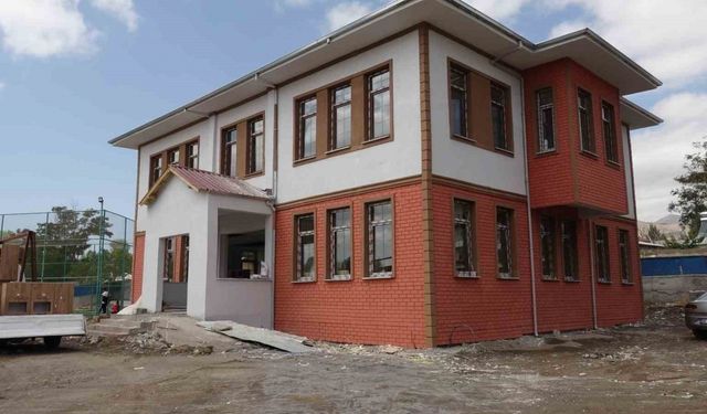 Muradiye’de bebek ve çocuk kütüphanesi açılış için gün sayıyor