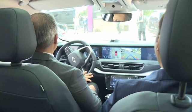 Türkiye’nin ilk uzay yolcuları Togg’u deneyimledi