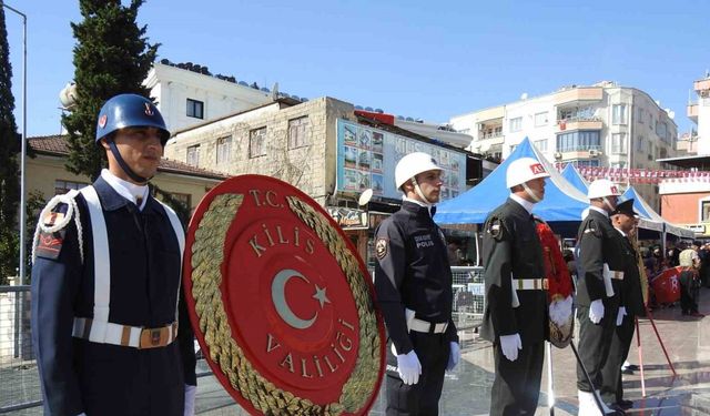 Kilis’te 29 Ekim kutlamaları çelenk sunma töreniyle başladı
