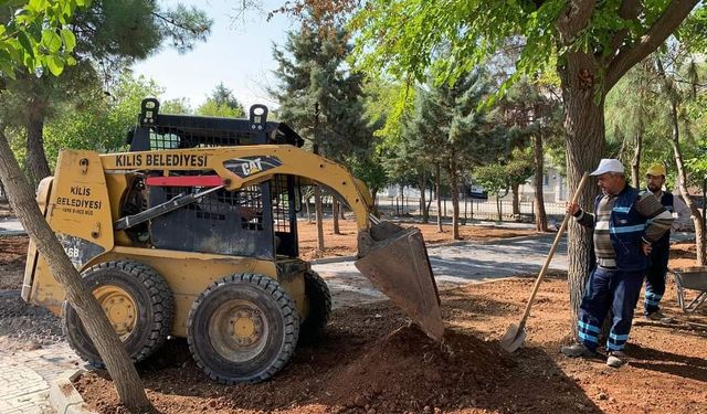 Kilis’te parklar refüj ve bulvarların bakımları sürüyor