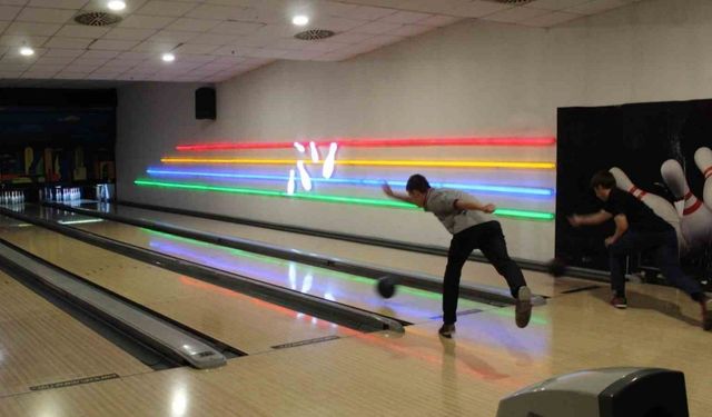 Afyonkarahisar’da Okul Sporları Bowling Turnuvası ilk kez düzenlendi