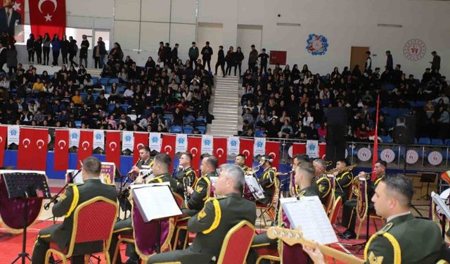 Askeri Bando Takımı Hakkari’de konser verdi