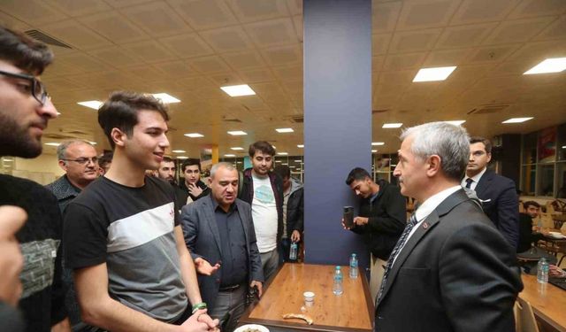 Başkan Tahmazoğlu öğrenciler ile bir araya geldi