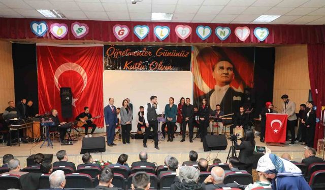 Bitlis’te 24 Kasım Öğretmenler Günü kutlandı