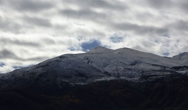 Bitlis’te yüksek kesimlere kar yağdı