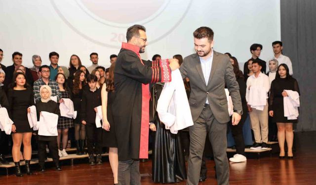 Diş hekimi adayları beyaz önlük giydi