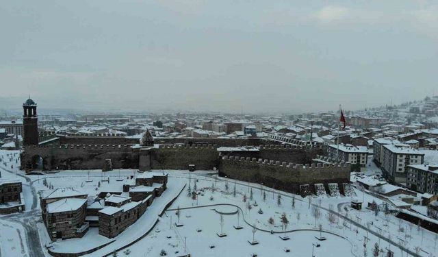 Erzurum karla beyaza büründü