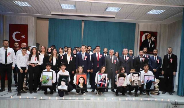 Hakkari’de 24 Kasım Öğretmenler Günü kutlandı