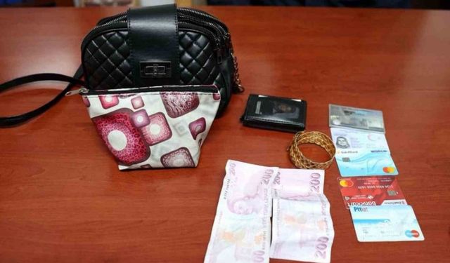 Jandarma bulduğu çantanın izini sürdü, sahibini bulup çantayı teslim etti