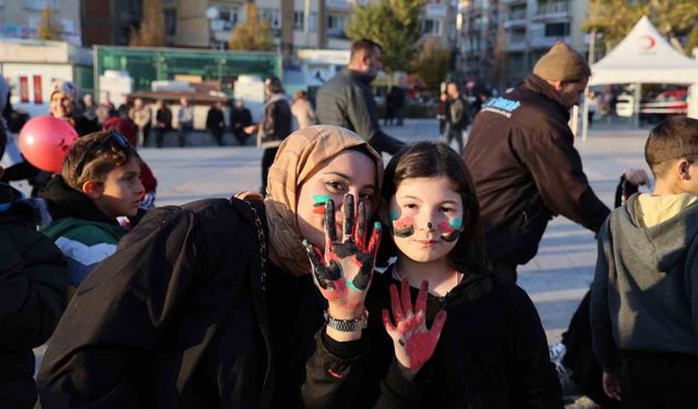 Kırşehir’de ’Kudüs’te İzimiz Var’ etkinliğinde çocuklar "savaşa hayır" dedi