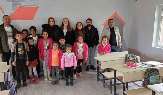 Malazgirt’te doktor ve sağlık çalışanları bu sefer okulu iyileştirdi