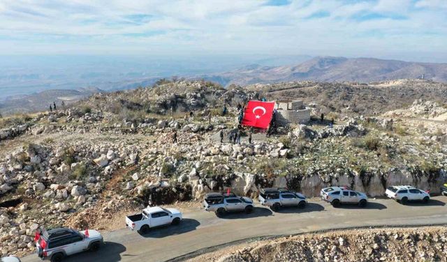 Off-road pilotları terörden temizlenen Gabar Dağı’nda Türk bayrağı açtı