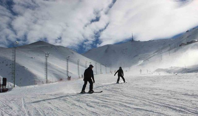 Palandöken’de kayak sezonu açıldı
