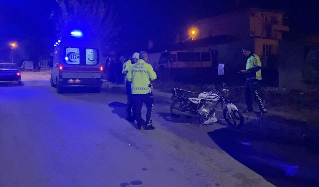 Seyir halindeyken devrilen motosikletin sürücüsü yaralandı