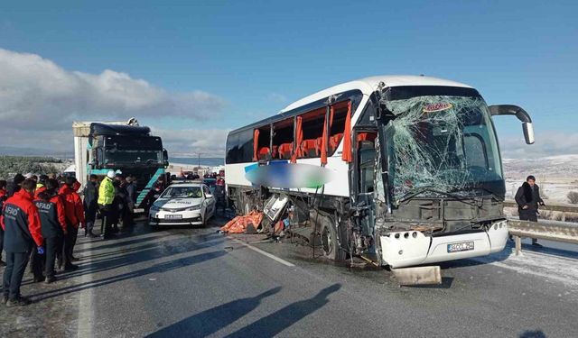 Sivas’ta otobüs kazası: 1 ölü 2 yaralı