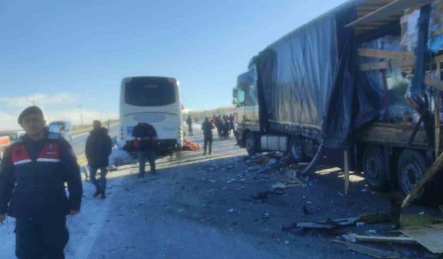 Sivas’ta otobüs kazası, 1 ölü çok sayıda yaralı